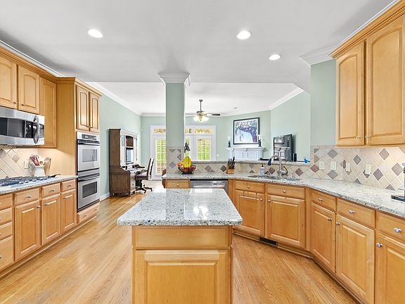 5th image of 310 Silvercreek Ct