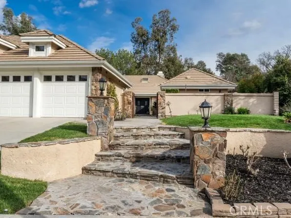 24051 Regents Park Cir, Santa Clarita, CA 91355