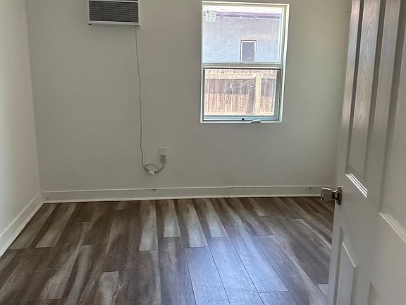 3rd image of 1071 W Rialto Ave