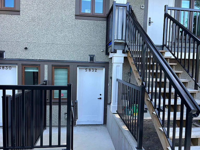 5832 Laurel St — Photo 2