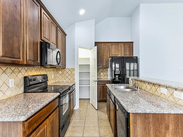 11901 Summer Springs Dr — Photo 14