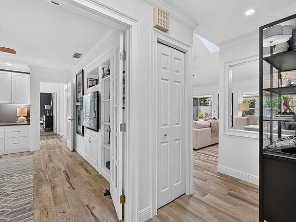 3rd image of 4404 NE 4TH STREET
