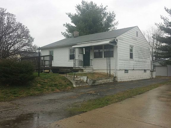 3rd image of 331 Oak Ln