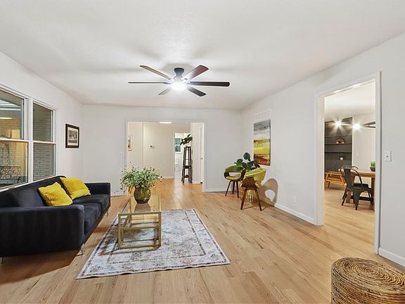 3rd image of 2 Maple Cir