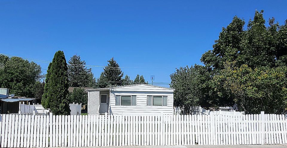 1st image of 1556 Vassar Way