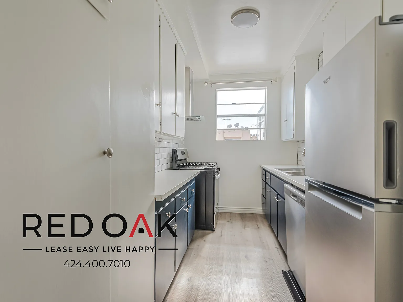 Spacious and Bright One Bedroom Featuring Eat-In Kitchen and On-Site Laundry ~ In PRIME Los Angeles! — Photo 2