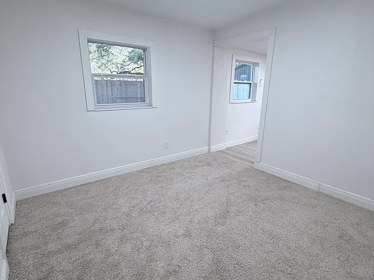 2817 Touraine Ave #B — Photo 9