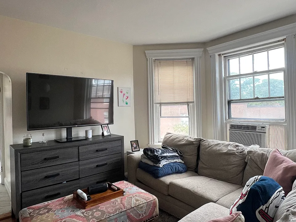 72 Strathmore Rd #11B
