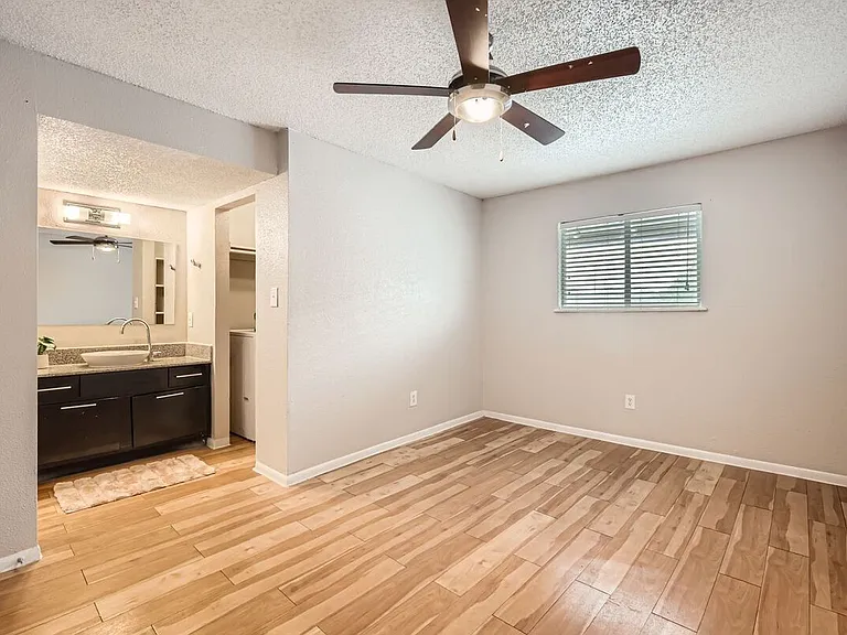 Element Austin Apartments — Photo 20