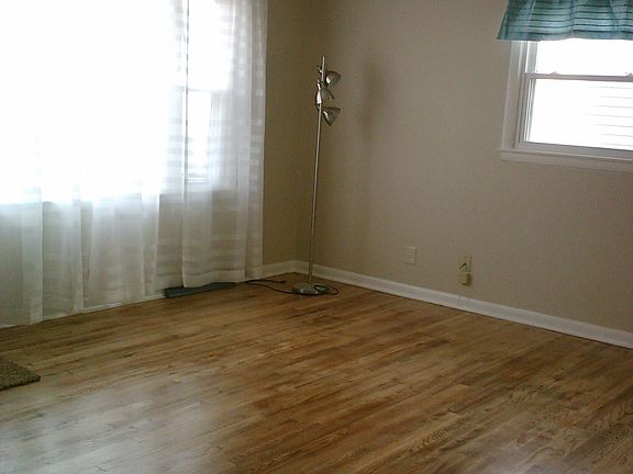 3rd image of 1316 Flowerdale Ave