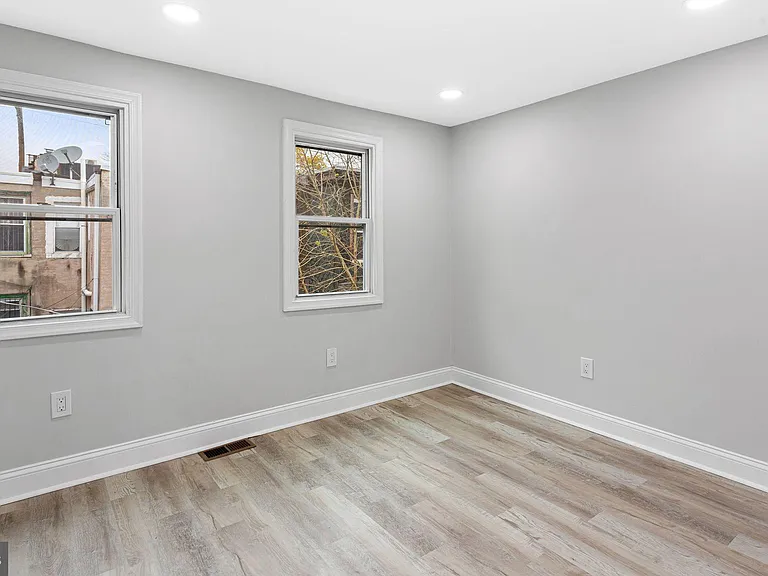 1847 Gerritt St — Photo 13