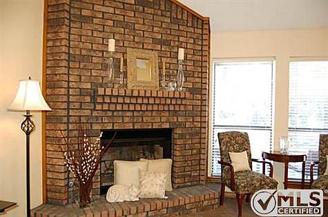 5th image of 402 Post Oak Dr