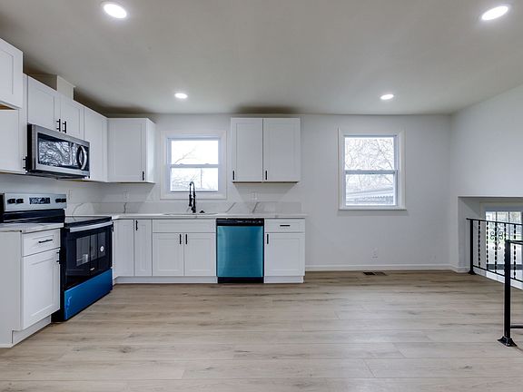 5th image of 3820 Dubois Dr