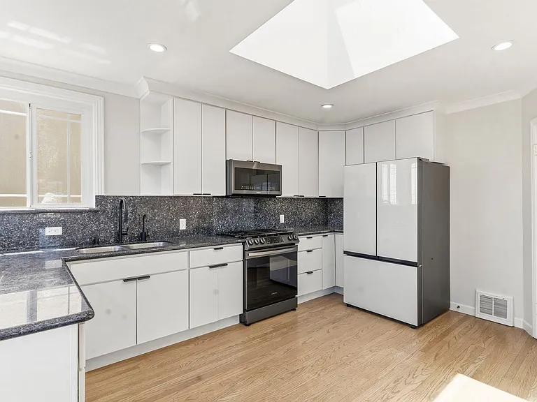 290 Holyoke St — Photo 23
