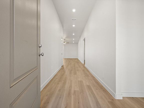3rd image of 3212 Harvest Ave