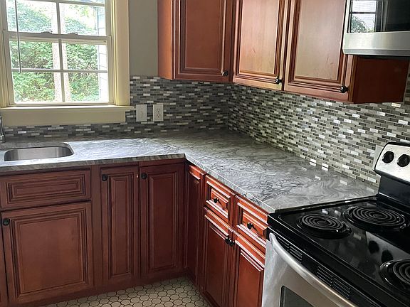 4th image of 1231 S Maxwell Dr