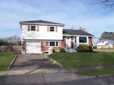 49 Catalpa St, North Babylon, NY, 11703
