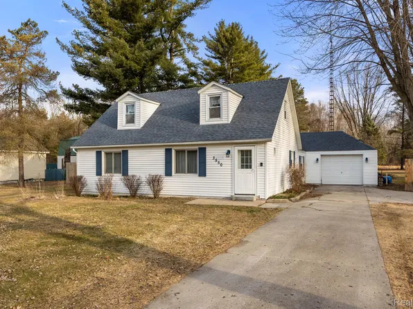 3550 Dykeman Rd, Fort Gratiot, MI 48059