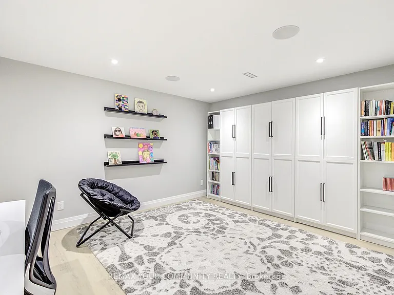 953 Barton Way — Photo 43
