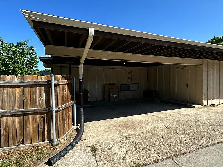 2818 Golfing Green Dr — Photo 24