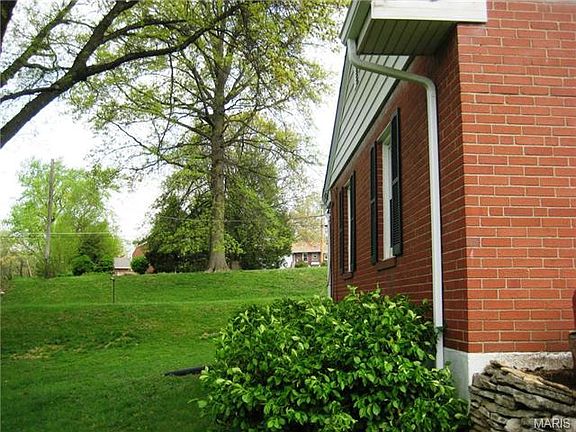 4th image of 1209 Kroeger Dr