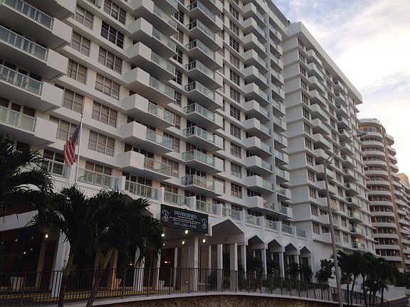 3rd image of 5601 Collins Ave APT 1724