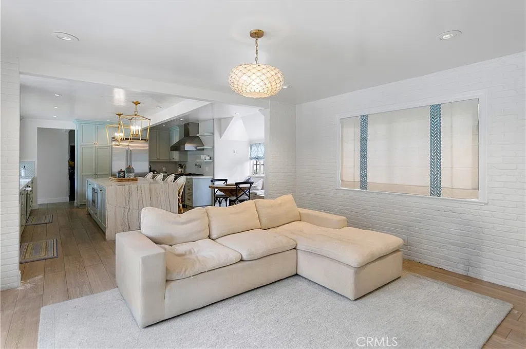 4 bed, 3916 sqft, $9,900 — Photo 4