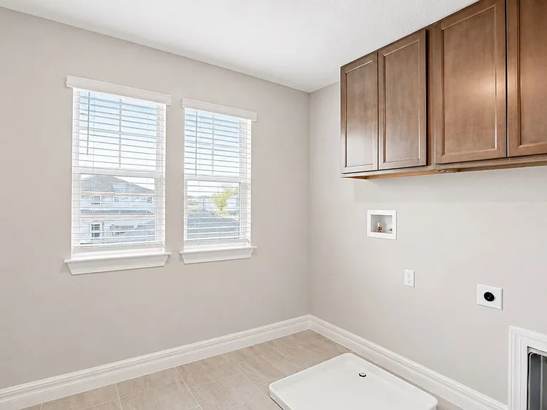 16628 Silver Brook Way — Photo 32