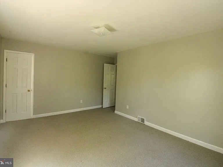 11 Hickory Ln — Photo 30
