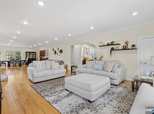 56 Kearney St, Lyndhurst, NJ 07071