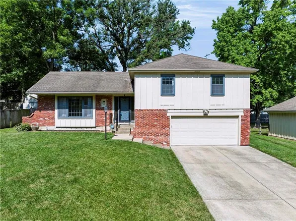 8706 Mackey St, Overland Park, KS 66212