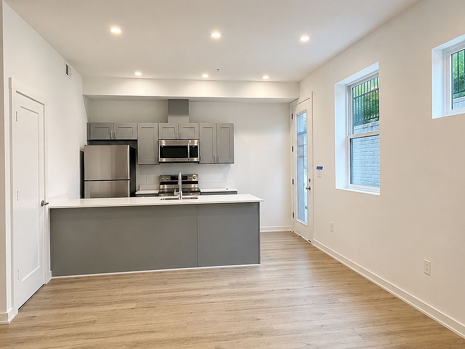 1st image of 2425 20th St NE #6B
