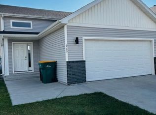 965 Ashley Dr W, West Fargo, ND 58078