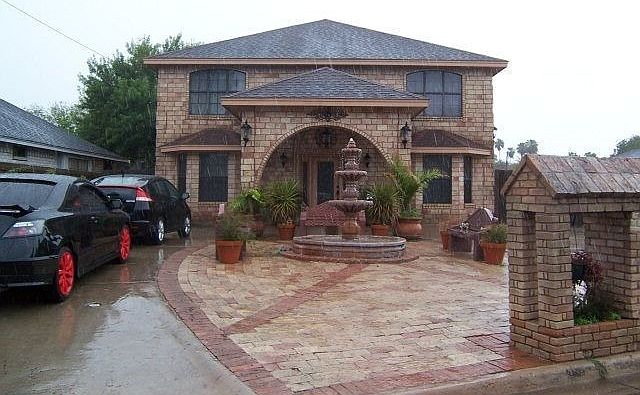1st image of 975 Fruitdale Dr