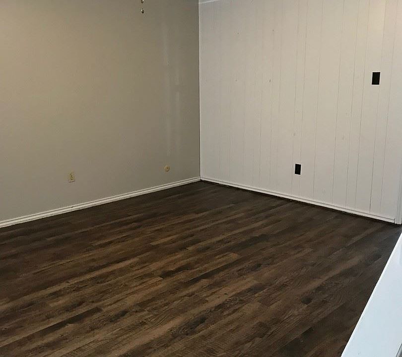1st image of 1604 Sun Valley Dr APT A