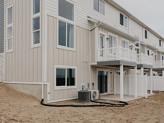 3rd image of 1021 W Coral Charm Way