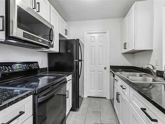 4th image of 2601 Metairie Lawn Dr #317