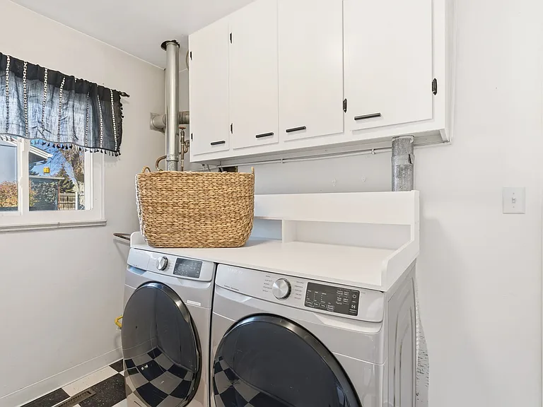 1004 Mantz Pl — Photo 18
