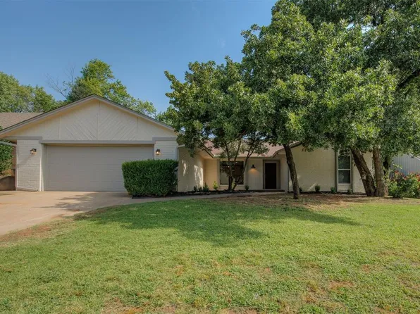 2301 Dover Dr, Edmond, OK 73034