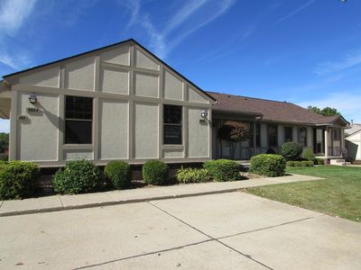 9920 Cambridge Ct, South Lyon, MI, 48178