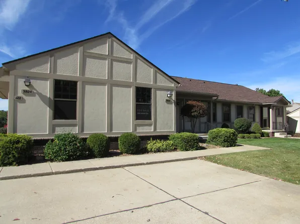 9920 Cambridge Ct, South Lyon, MI 48178
