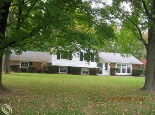 5924 Dunmore Dr, West Bloomfield, MI 48322