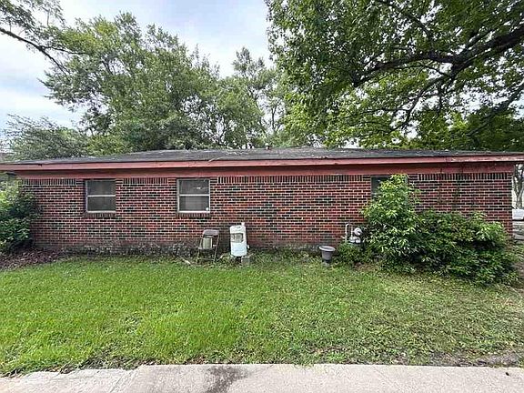 2nd image of 504 Lott St