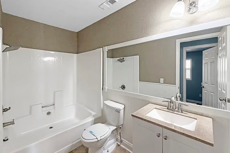 1st image of 823 Quail Dr