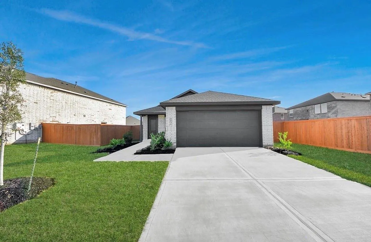 4 bed, 2.0 bath, 1670 sqft, $1,895 — Photo 1