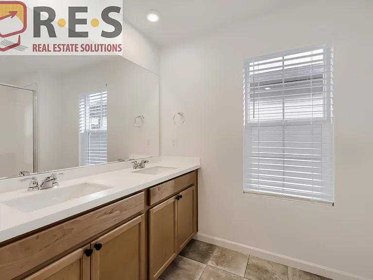 23920 E 34th Ave — Photo 16