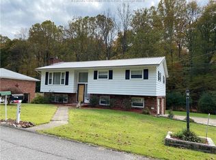 1266 Greenberry Dr, Elkview, WV 25071
