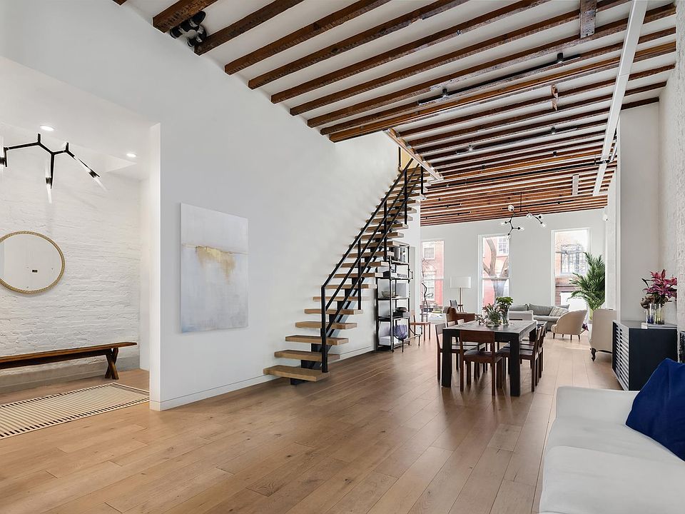 1st image of 121 Waverly Pl #2/3