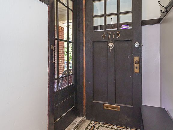 2nd image of 4715 W Wrightwood Ave
