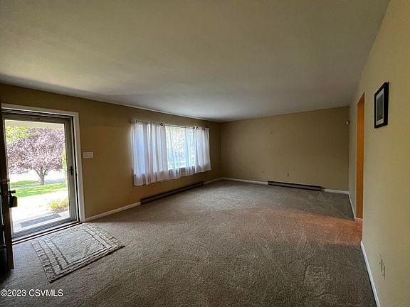 5th image of 427 Wood St